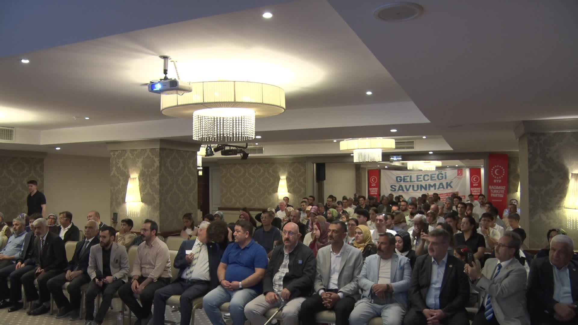 Bağımsız Türkiye Partisi'nin Geleceği Savunmak programı sürüyor